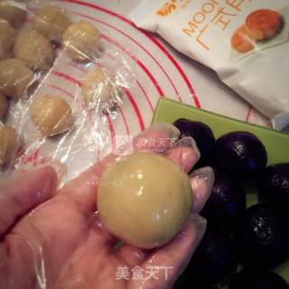 #新良第一届烤培大赛#cantonese Style·egg Yolk Bean Paste Mooncake recipe