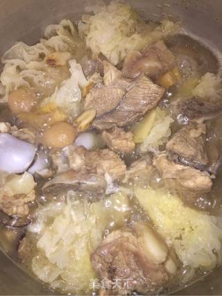 Snow Fungus Pork Bone Soup recipe