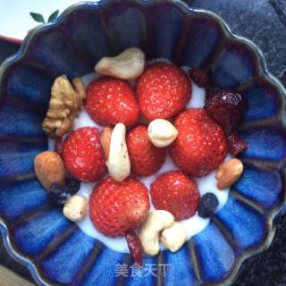 Yogurt Strawberry Bowl recipe