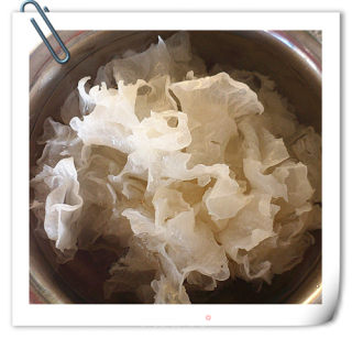 White Fungus Mixed with Pear recipe