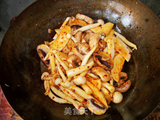Xinlan Hand-made Private Kitchen [mushrooms Stewed in Garlic Chili Sauce]-the Peak Taste of Mushrooms recipe