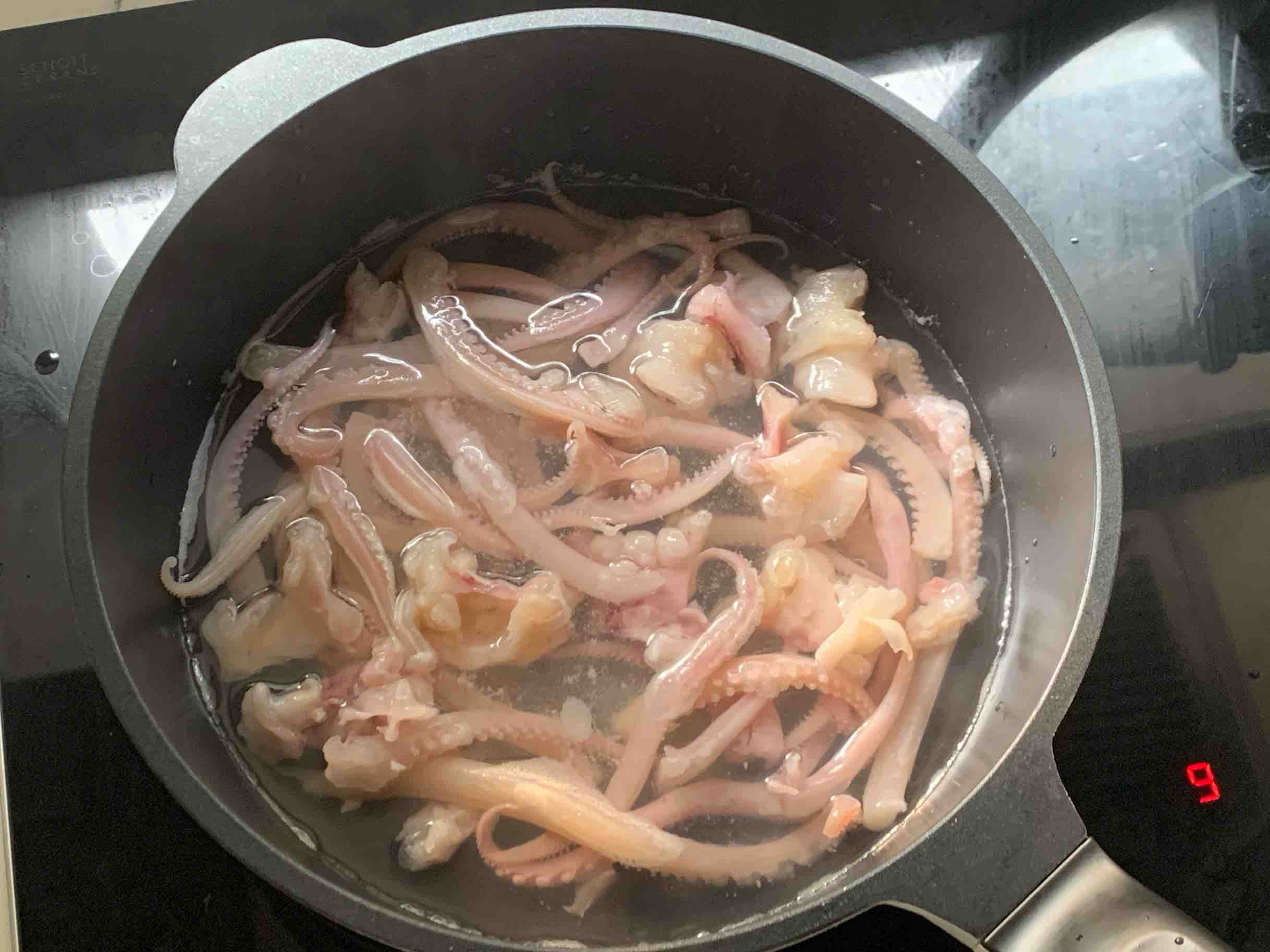 Delicious and Simple Cold Pot Spicy Squid Silk recipe