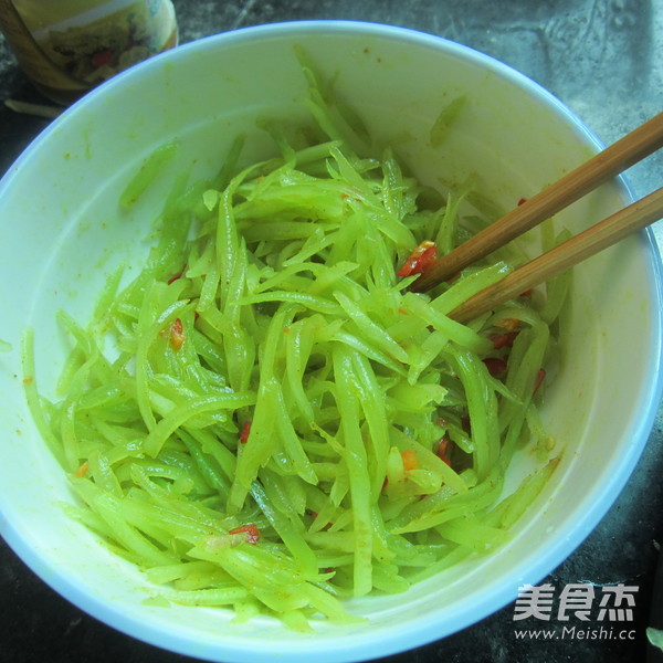 Shredded Lettuce with Hot Pepper recipe