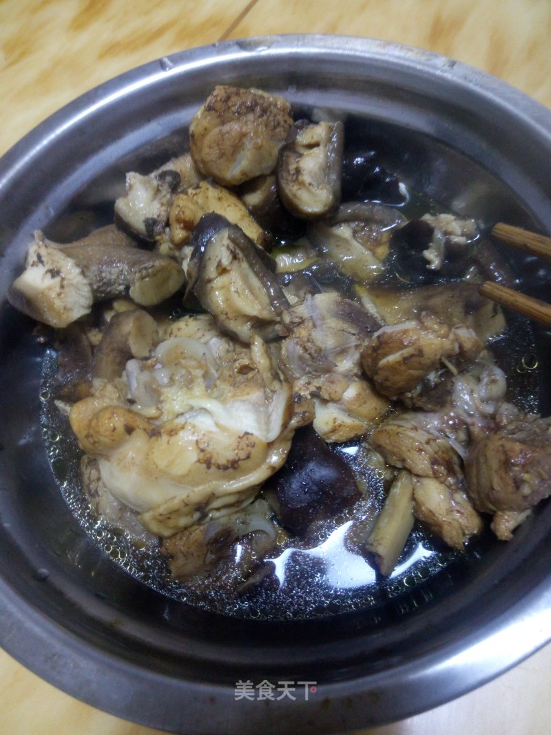 Stewed Chicken Drumsticks with Mushrooms recipe