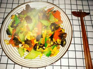 Scrambled Eggs with Cucumber and Fungus recipe