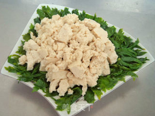 Tofu Mixed with Celery Leaves recipe