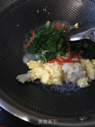 Fried Goose Eggs with Spinach in Less Oil recipe