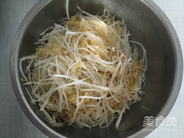 Sauerkraut and Potato Shreds recipe