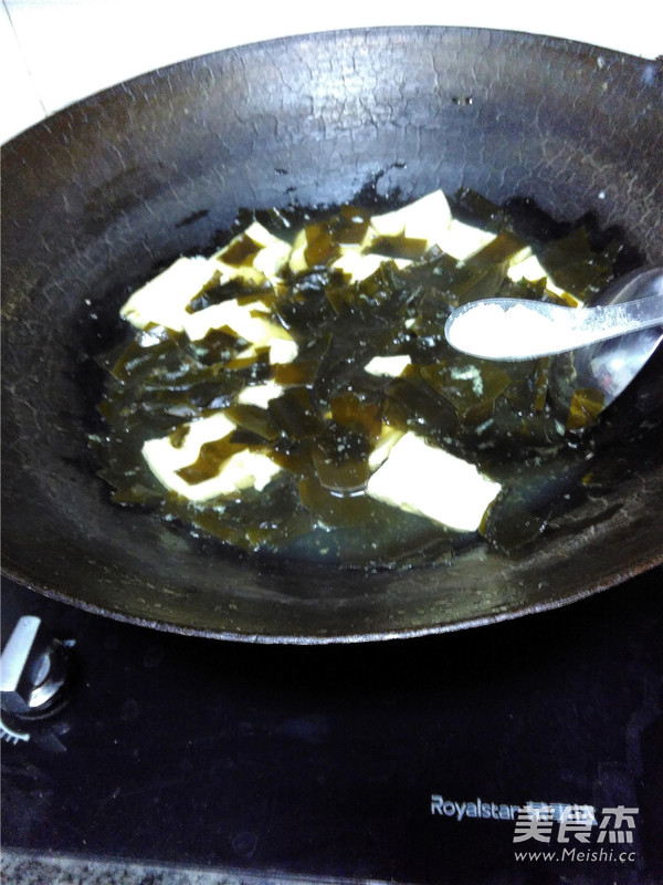 Seaweed Tofu Soup recipe