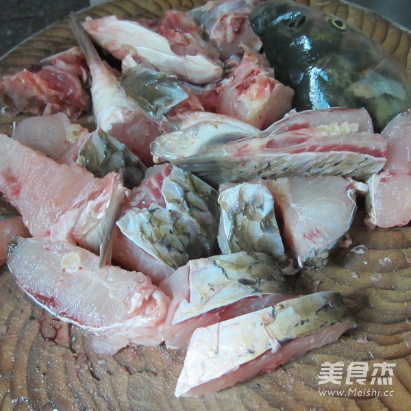 Boiled Fish with Green Onion and Perfume recipe