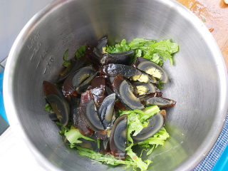 Bitter Chrysanthemum Preserved Egg recipe