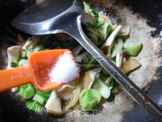 Stir-fried Vegetables with Pork Belly Mushrooms recipe