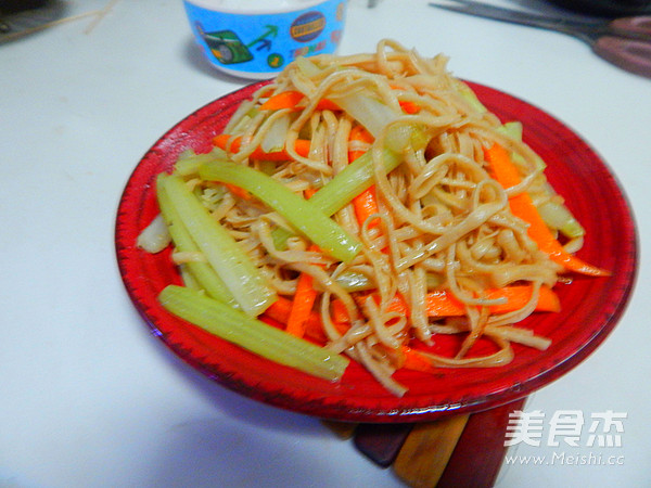 Stir-fried Shredded Beans with Celery recipe