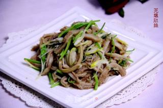 Stir-fried Belly Shreds with Coriander recipe