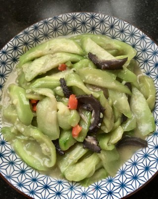Sea Cucumber Fried Loofah recipe