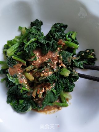 Spinach with Sesame Sauce and Egg Crust recipe