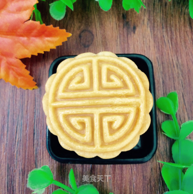 Cantonese-style Lotus Seed Paste Moon Cake recipe