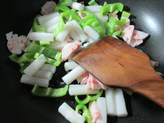 Stir-fried Rice Cake with Green Pepper and Shrimp Flavour Ball recipe