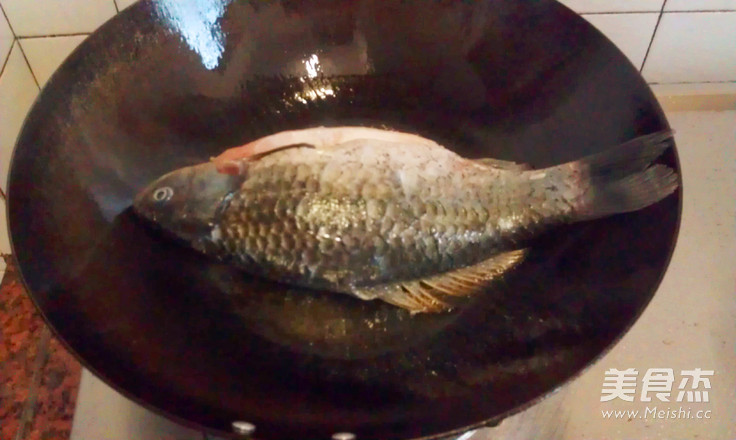 Spicy Roasted Crucian Carp recipe