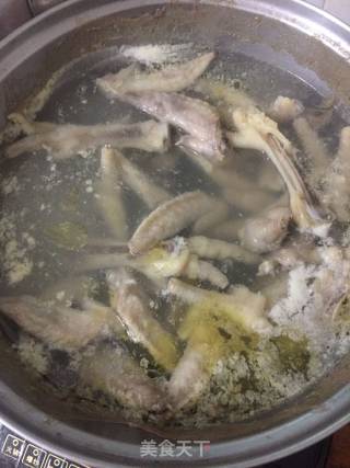 Chicken Feet and Chicken Wing Tips with Mixed Sauce and Fungus Cold Dressing recipe