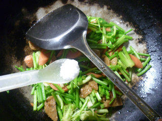 Stir-fried Celery with Ham and Beef Tendon Balls recipe