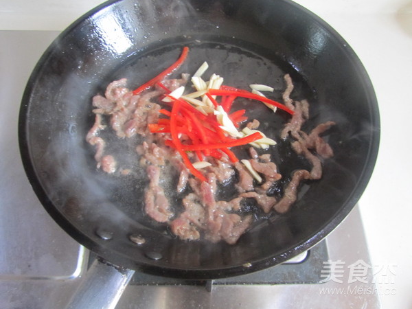 Stir-fried Shredded Beef with Cress recipe