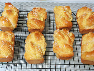 Crispy and Delicious Coconut Bread [coconut] recipe