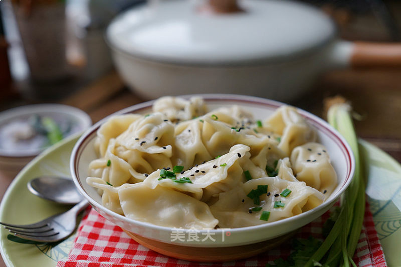 Enoki Mushroom and Celery Meat Dumplings recipe