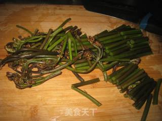 Stir-fried Bracken with Bacon recipe