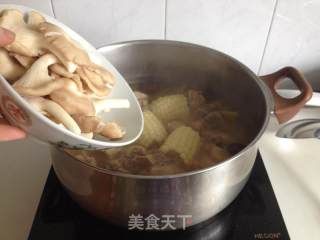 Hericium and Corn Chicken Soup recipe
