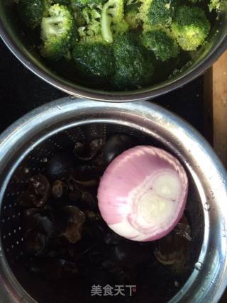 Broccoli with Fungus recipe