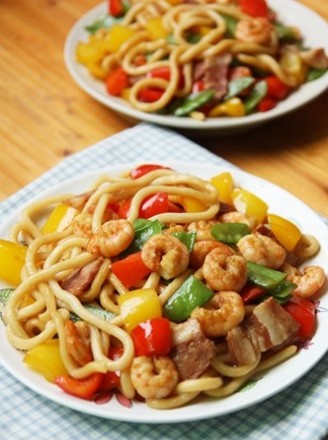 Stir-fried Udon Noodles with Shrimp and Mixed Vegetables