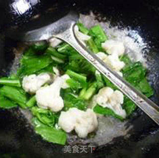 Stir-fried Cauliflower with Foie Gras in Rape recipe