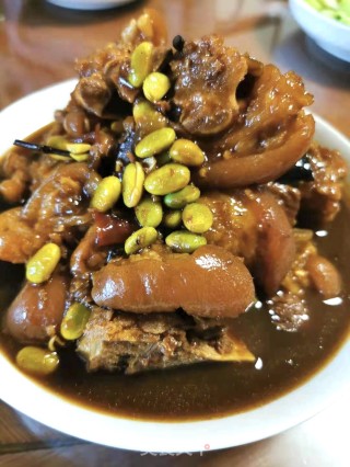 Braised Pork Knuckles with Edamame recipe