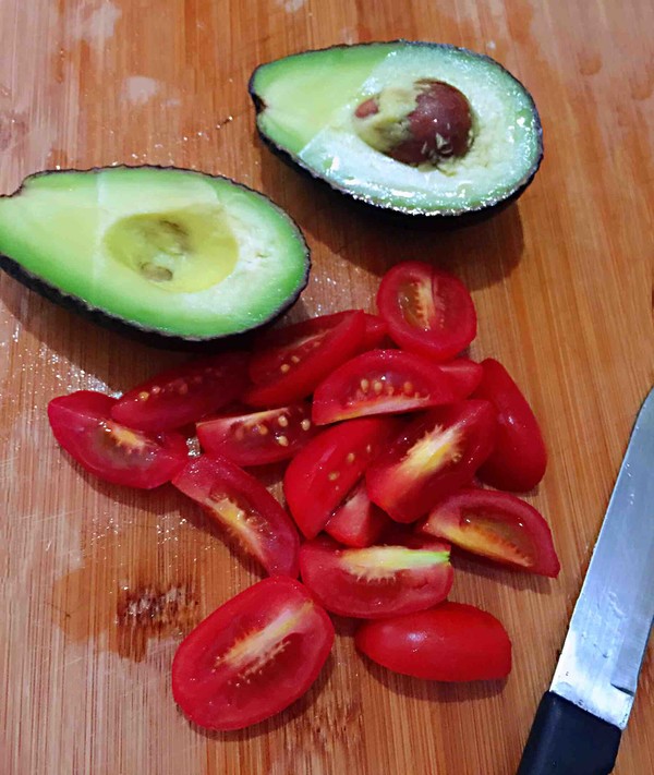 Pasta with Sausage, Avocado and Tomato recipe