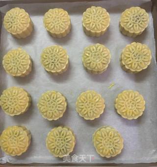 Bean Paste Mooncake recipe