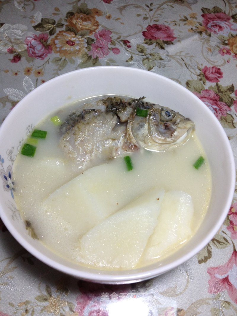 Milky White Yam and Crucian Fish Soup recipe