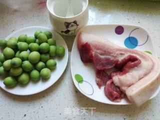 Roast Pork with Fresh Lotus Seeds recipe