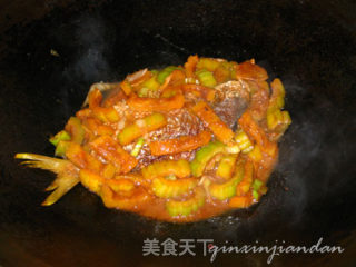 Dinner Time-bitter Melon Braised Phnom Penh Pomfret recipe