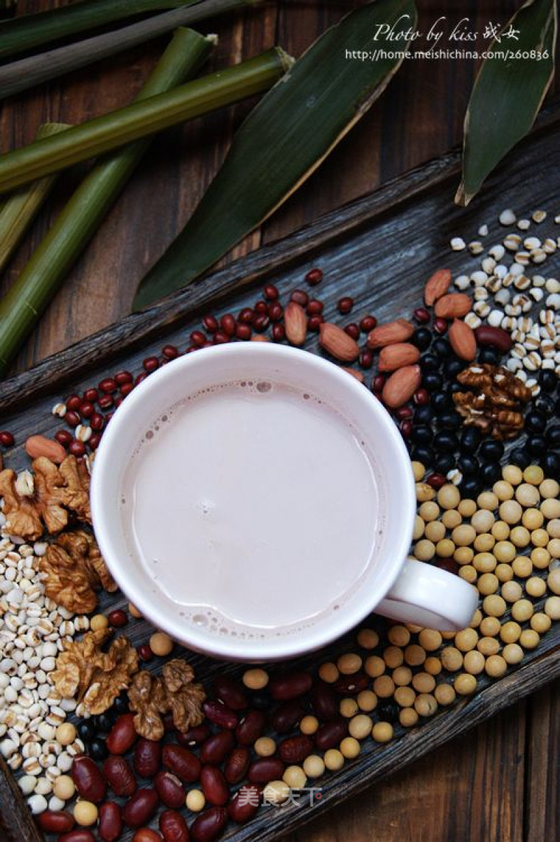 Beautiful and Healthy Every Day---five-grain Soy Milk