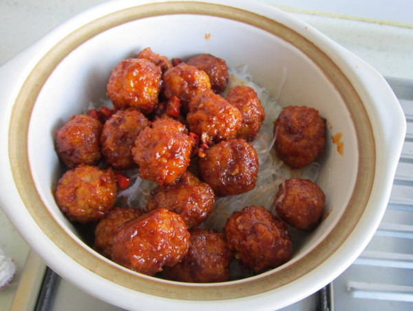 Meatballs and Vermicelli in Clay Pot recipe