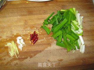 Stir-fried Shredded Belly with Black Bean Sauce and Green Garlic recipe