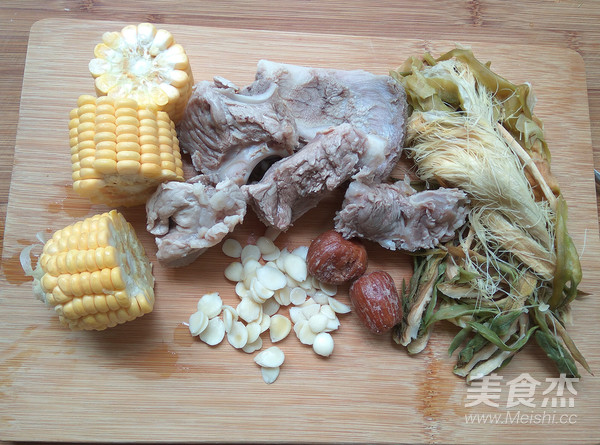 Bawang Flower Corn Fan Bone Soup recipe