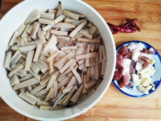 Fried Pork with Pleurotus Eryngii recipe