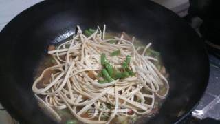 Braised Noodles with Beans recipe