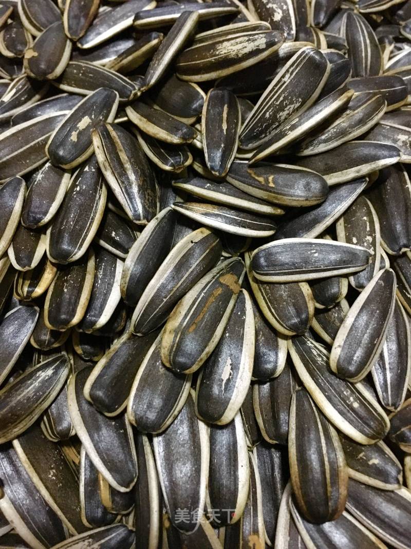 Stir-fried Sunflower Seeds with Indigenous Method recipe