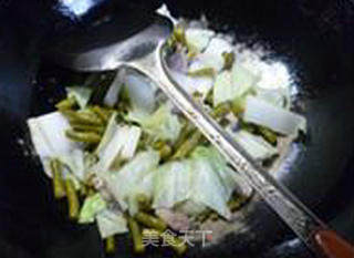 Stir-fried Chinese Cabbage with Lean Pork and Sour Beans recipe