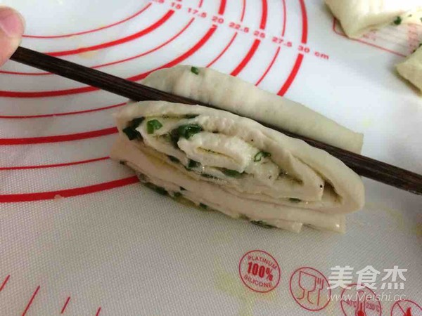 Scallion Oil and Pepper Salt Roll recipe