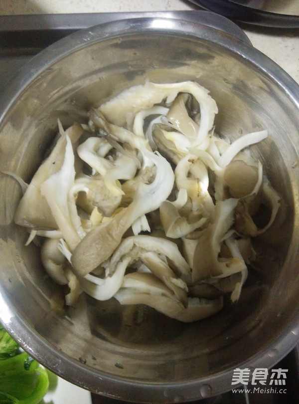 Stir-fried Apple Mushrooms with Tofu recipe