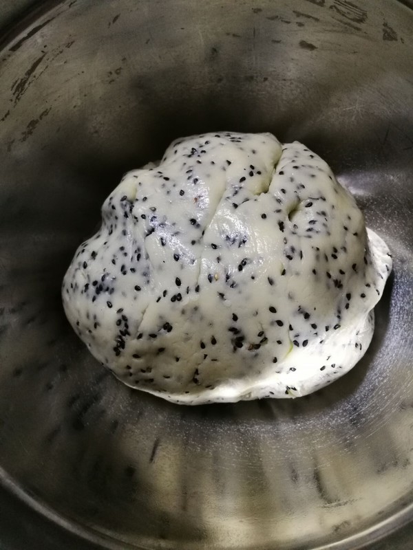 Black Sesame Mochi Bread recipe